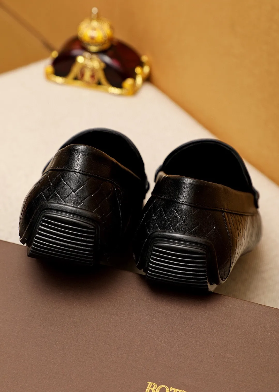 Men's Men's Shoes 💰: 420 💐BV Men's Slip-on Shoes® [BOTTEGA VENETA] Official website counter new model, one-to-one mold opening ⚠Italian calfskin embossed ➕Cow 🐂 leather lining. Driving slip-ons, available at counters, sizes 39-44 (38.45🉑️customized)